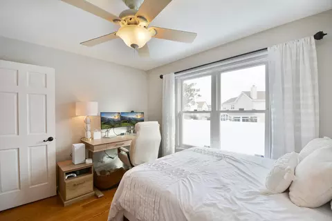 Bedroom - 4675 Olmstead Dr, Hoffman Estates, IL 60192 photo 6 of 6