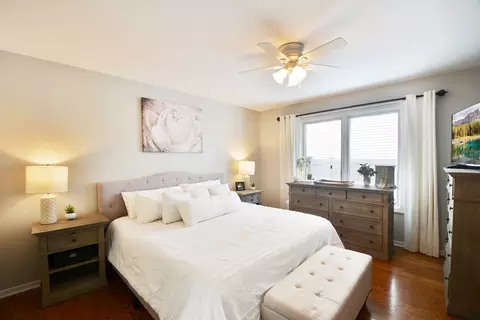 Bedroom - 4675 Olmstead Dr, Hoffman Estates, IL 60192 photo 1 of 6