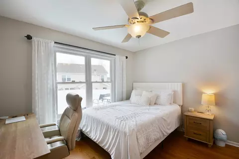 Bedroom - 4675 Olmstead Dr, Hoffman Estates, IL 60192 photo 5 of 6