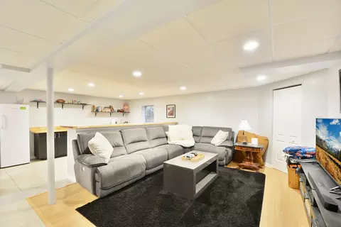 Living - 4675 Olmstead Dr, Hoffman Estates, IL 60192 photo 4 of 6