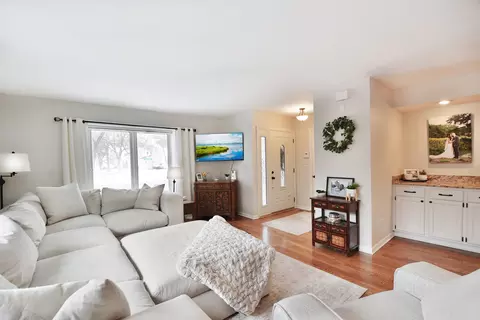 Living - 4675 Olmstead Dr, Hoffman Estates, IL 60192 photo 2 of 6