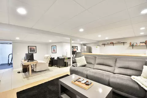 Living - 4675 Olmstead Dr, Hoffman Estates, IL 60192 photo 6 of 6