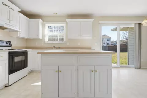 Kitchen - 3 Timbergate Ct, Bloomington, IL 61704 photo 1 of 3