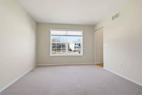 Living - 3 Timbergate Ct, Bloomington, IL 61704 photo 1 of 6