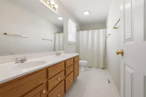 Bath - 3 Timbergate Ct, Bloomington, IL 61704 photo 3 of 3