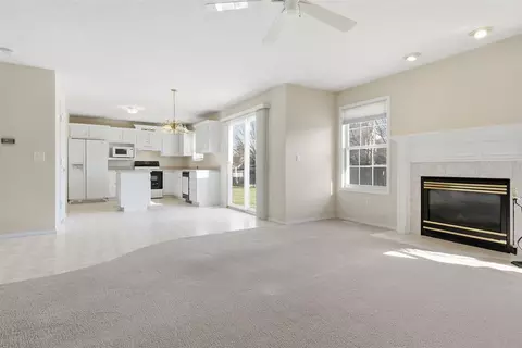 Living - 3 Timbergate Ct, Bloomington, IL 61704 photo 4 of 6