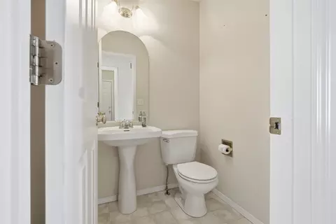 Bath - 3 Timbergate Ct, Bloomington, IL 61704 photo 1 of 3