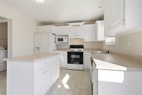 Kitchen - 3 Timbergate Ct, Bloomington, IL 61704 photo 3 of 3