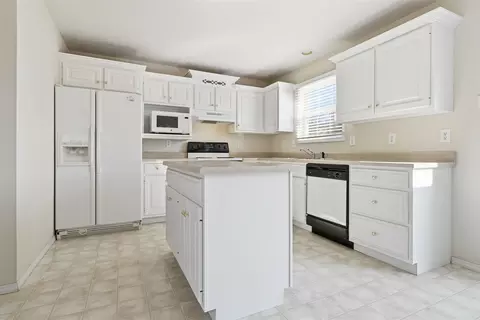 Kitchen - 3 Timbergate Ct, Bloomington, IL 61704 photo 2 of 3