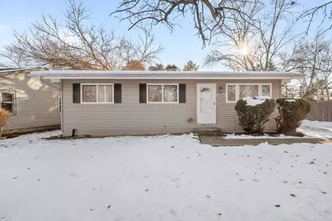 18945 W Old Plank Rd, Grayslake, IL 60030