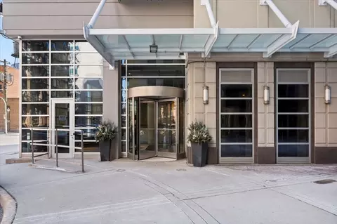 700 N Larrabee St #301, Chicago, IL 60610