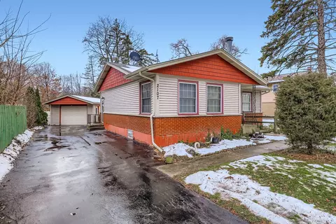 2107 Kirchoff Rd, Rolling Meadows, IL 60008