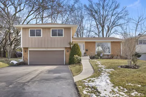 865 Magnolia Cir, Lombard, IL 60148