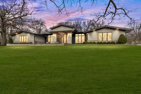 4 N637 Pheasant Run Dr, Saint Charles, IL 60175