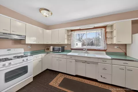 871 S Chatham Ave, Addison, IL 60101 photo 9
