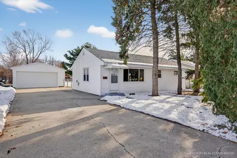 871 S Chatham Ave, Addison, IL 60101