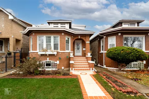 5250 W Drummond Pl, Chicago, IL 60639