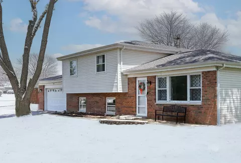 1800 Via Veneto Ln, Saint Charles, IL 60174