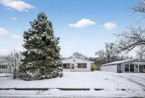 8 Kater Dr, Decatur, IL 62521