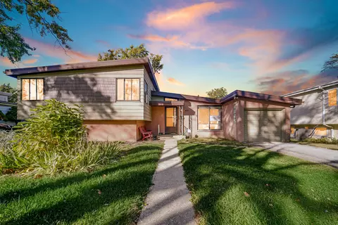 714 W Pleasant St, Villa Park, IL 60181