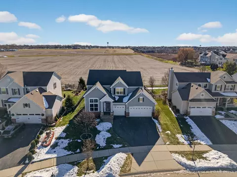 9580 Farley Dr, Huntley, IL 60142