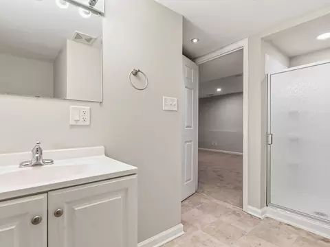 Bath - 105 Blackhawk Dr, Minooka, IL 60447 photo 3 of 3