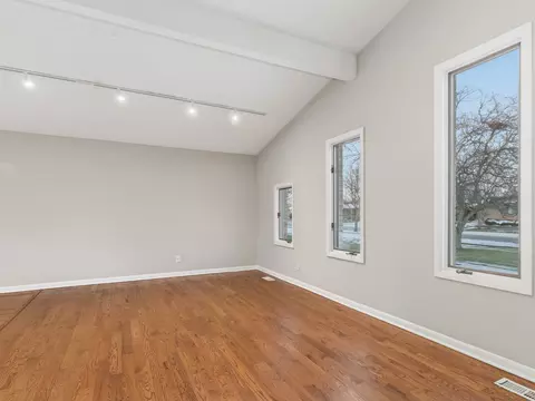 Living - 105 Blackhawk Dr, Minooka, IL 60447 photo 4 of 8