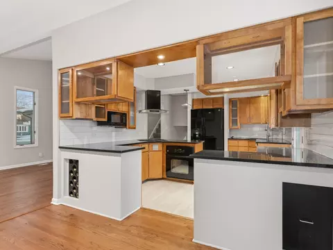 Kitchen - 105 Blackhawk Dr, Minooka, IL 60447 photo 2 of 4