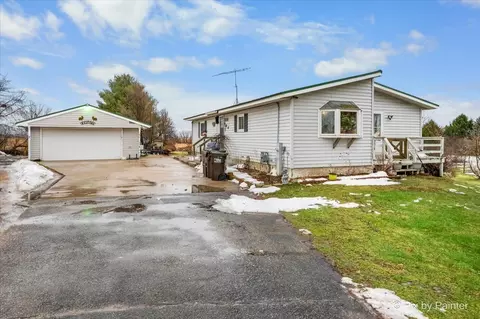 9416 Kemman Rd, Hebron, IL 60034