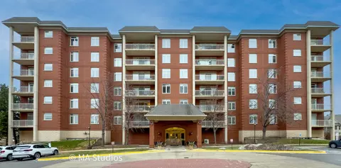 8400 Callie Ave #312, Morton Grove, IL 60053