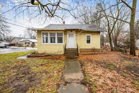 551 Mchenry Ave, Woodstock, IL 60098