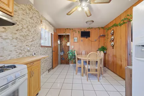 Kitchen - 1426 N Rohde Ave, Berkeley, IL 60163 photo 2 of 2
