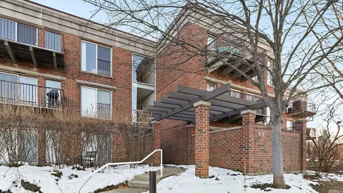 431 Kelburn Rd #313, Deerfield, IL 60015