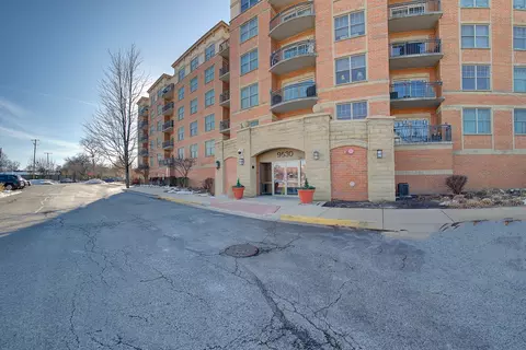 9530 Cook Ave #414, Oak Lawn, IL 60453