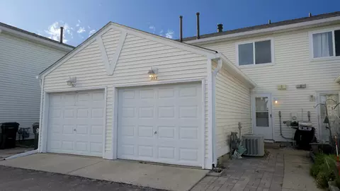 363 Meadow Green Ln #363, Round Lake Beach, IL 60073