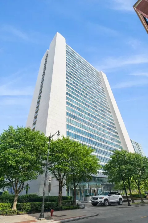 500 W Superior St #1308, Chicago, IL 60654