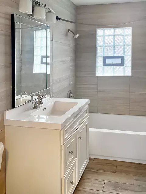 Bath - 28 W 35th Pl, Steger, IL 60475 photo 1 of 2