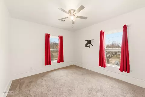 Bedroom - 328 E Superior St, Ottawa, IL 61350 photo 4 of 5