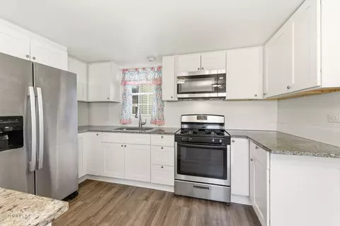 Kitchen - 328 E Superior St, Ottawa, IL 61350 photo 3 of 4