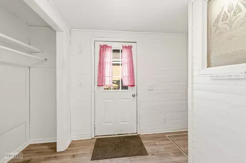 Entry Way - 328 E Superior St, Ottawa, IL 61350 photo 1 of 2