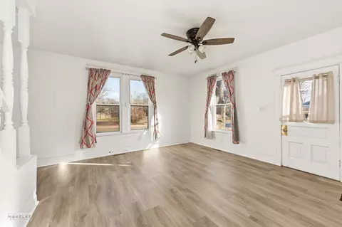 Living - 328 E Superior St, Ottawa, IL 61350 photo 2 of 3