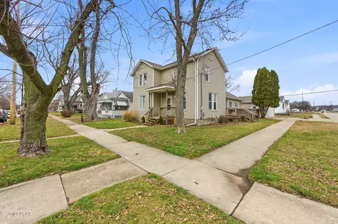 Exterior - 328 E Superior St, Ottawa, IL 61350 photo 1 of 3