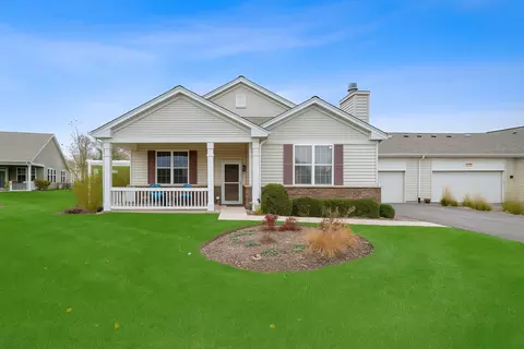 672 N Falls Cir, Pingree Grove, IL 60140