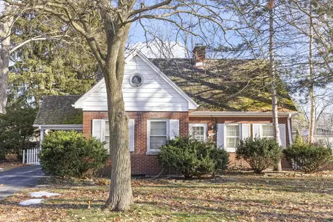 345 Woodstock Ave, Glen Ellyn, IL 60137
