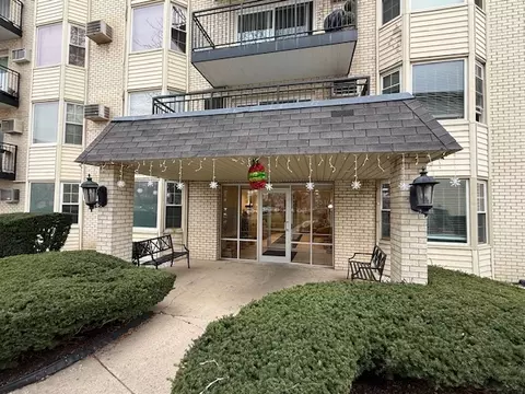 5510 Lincoln Ave #B409, Morton Grove, IL 60053