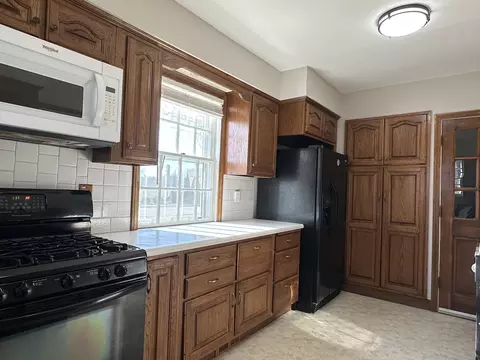 Kitchen - 1195 S Myrtle Ave, Kankakee, IL 60901 photo 1 of 4