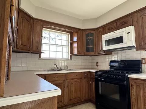 Kitchen - 1195 S Myrtle Ave, Kankakee, IL 60901 photo 3 of 4