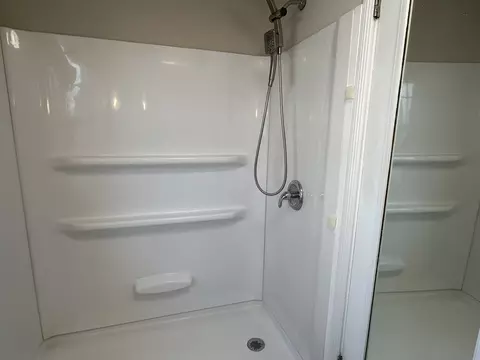 Bath - 1195 S Myrtle Ave, Kankakee, IL 60901 photo 4 of 4