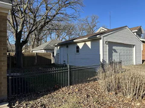 Exterior - 1195 S Myrtle Ave, Kankakee, IL 60901 photo 8 of 11