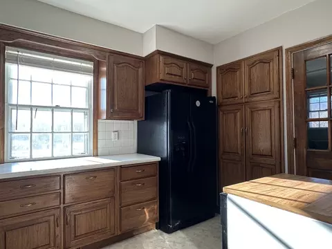 Kitchen - 1195 S Myrtle Ave, Kankakee, IL 60901 photo 2 of 4
